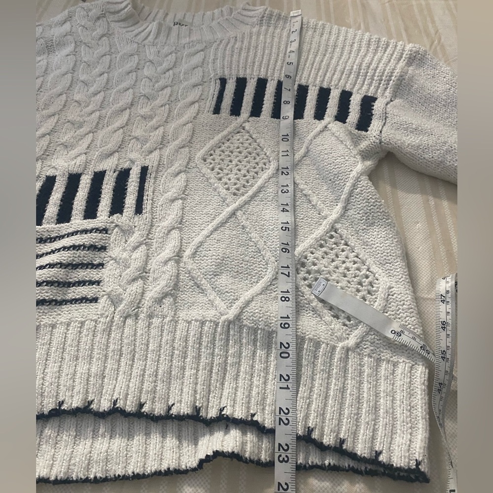 Women's Cozy White and Black cable knit sweater in size S - Picture 8 of 10